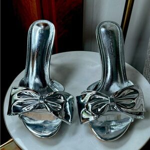 Unilody Silver Bow Heel Sandals (Size 8.5, Never Worn)